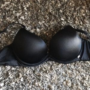 Victoria’s Secret very sexy lightly lined plunge bra